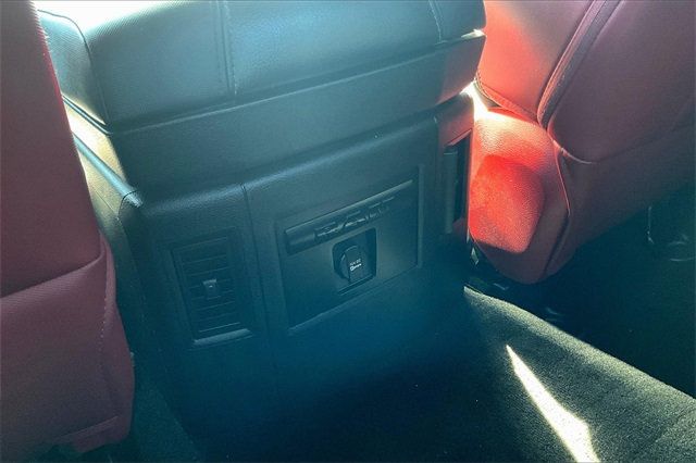 2016 Ram 1500 4WD Crew Cab 140.5" Rebel - 22921758 - 33