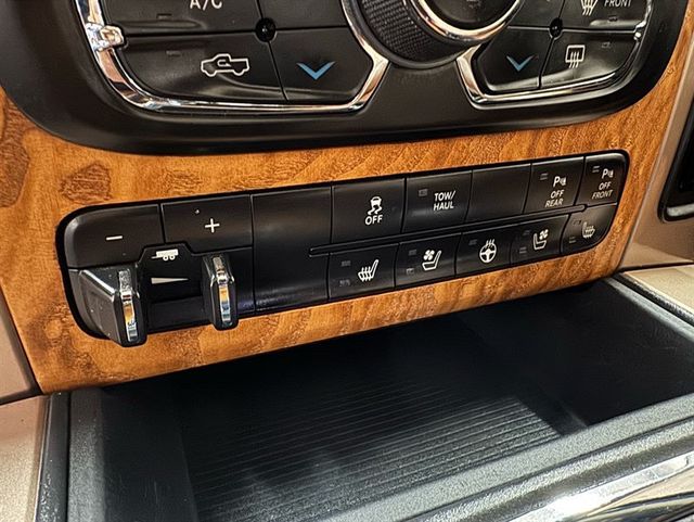 2016 Ram 1500 Longhorn Crew Cab SWB 4WD - 22936135 - 19