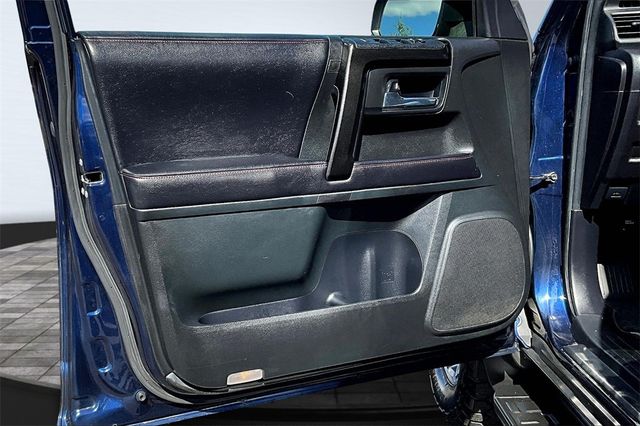 2016 Toyota 4Runner 4WD 4dr V6 Trail - 22940367 - 8