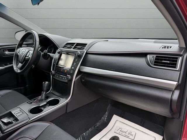 2016 Toyota Camry Hybrid 4dr Sedan SE - 22931356 - 14