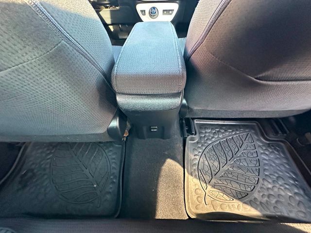 2016 Toyota Prius Three 4dr Hatchback - 22880872 - 24