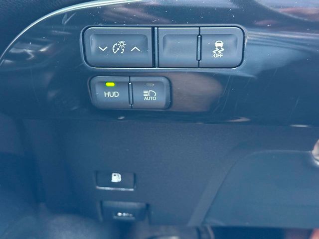 2016 Toyota Prius Three 4dr Hatchback - 22880872 - 34