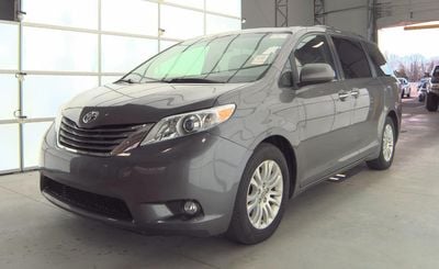 2016 Toyota Sienna XLE