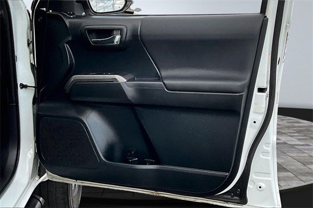 2016 Toyota Tacoma TRD Sport Access Cab 2WD V6 Automatic - 22906691 - 14