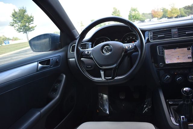 2016 Volkswagen Jetta Sedan 1.8T Sport PZEV 4dr Manual - 22934078 - 24