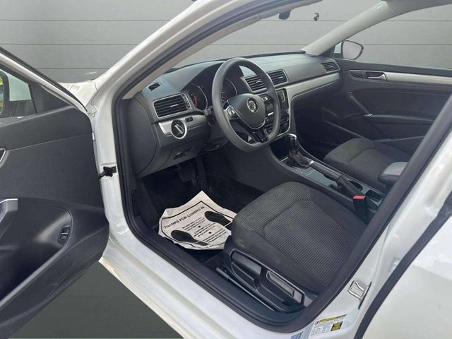 2016 Volkswagen Passat 1.8T R Line 4dr Sedan PZEV - 22936477 - 13