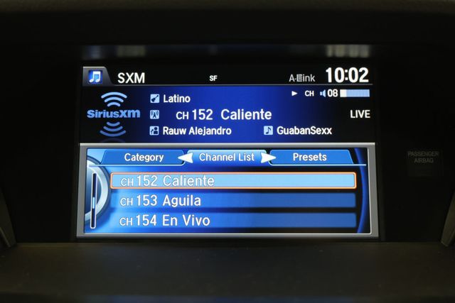 2017 Acura ILX Sedan w/Technology Plus Pkg - 22937465 - 16