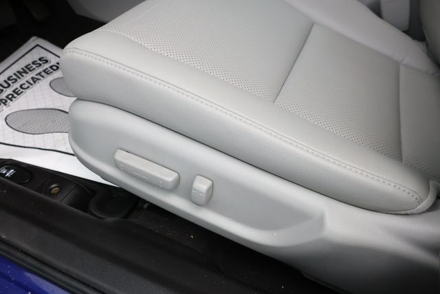 2017 Acura ILX Sedan w/Technology Plus Pkg - 22937465 - 8