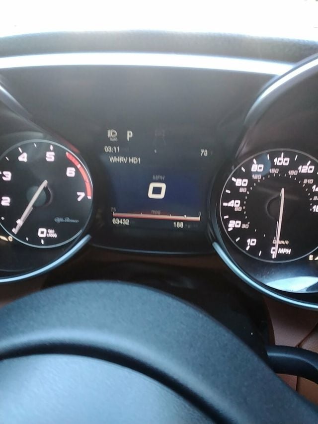 2017 Alfa Romeo Giulia Ti AWD - 22936624 - 12