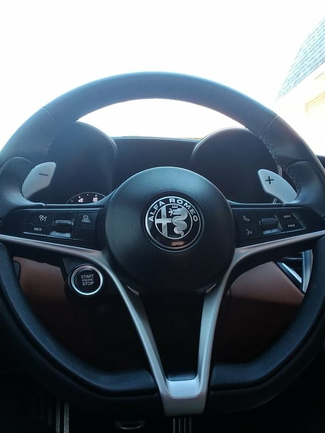 2017 Alfa Romeo Giulia Ti AWD - 22936624 - 13