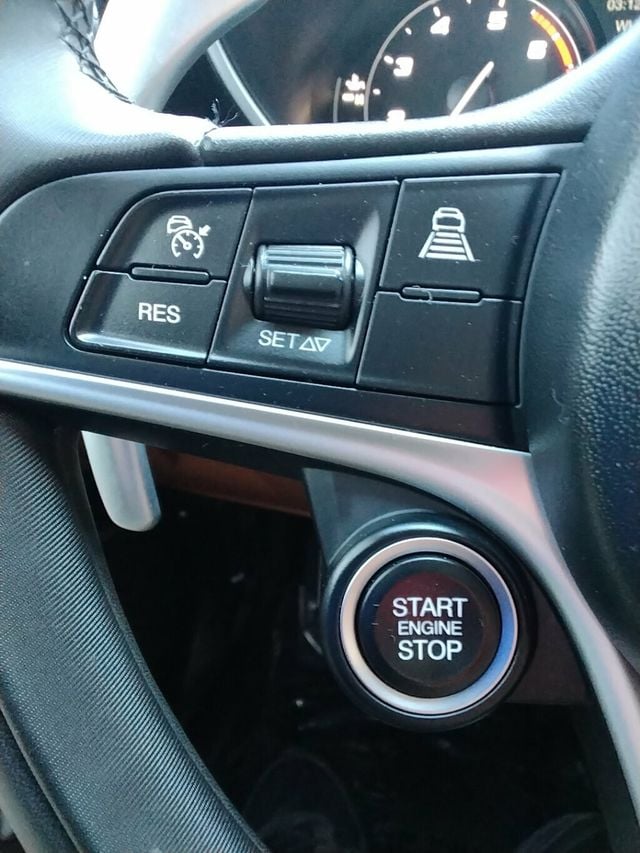 2017 Alfa Romeo Giulia Ti AWD - 22936624 - 14