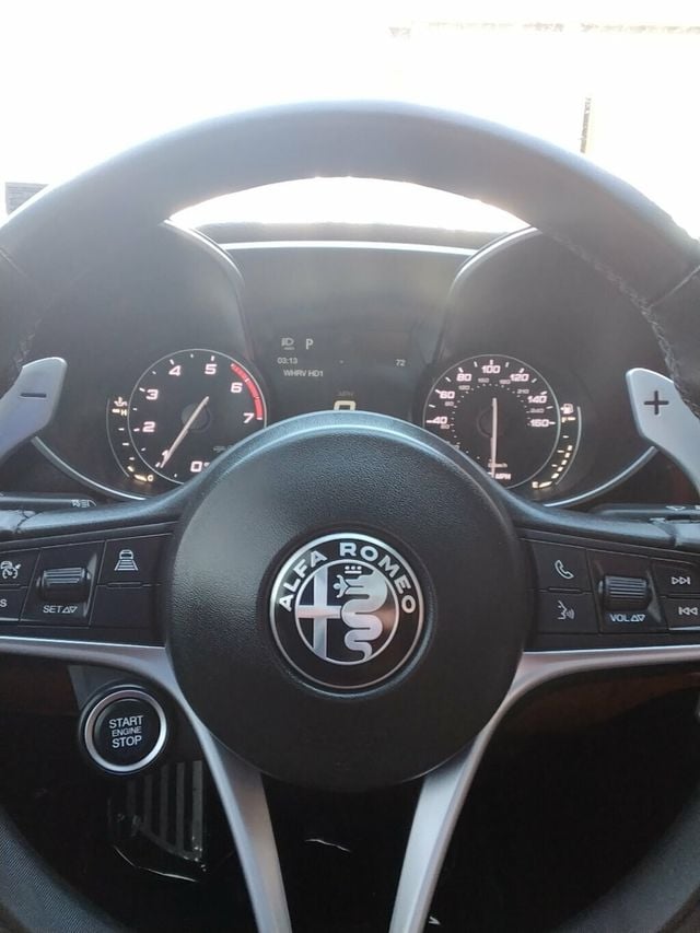 2017 Alfa Romeo Giulia Ti AWD - 22936624 - 16
