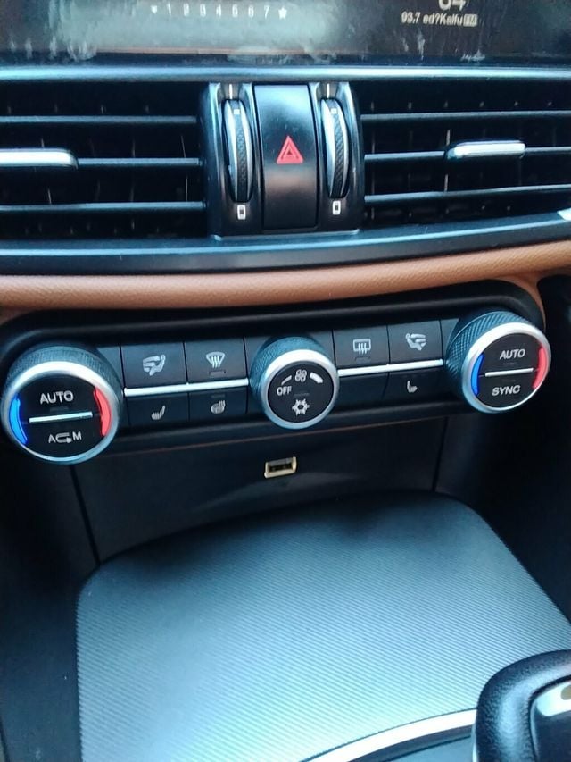 2017 Alfa Romeo Giulia Ti AWD - 22936624 - 22