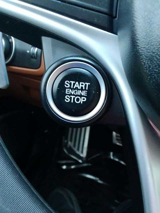 2017 Alfa Romeo Giulia Ti AWD - 22936624 - 26