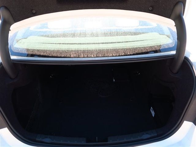 2017 BMW 3 Series 320i - 17046323 - 10