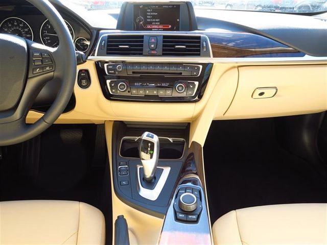 2017 BMW 3 Series 320i - 17046323 - 14