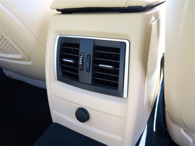 2017 BMW 3 Series 320i - 17046323 - 17