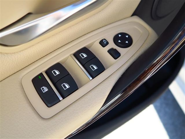 2017 BMW 3 Series 320i - 17046323 - 18