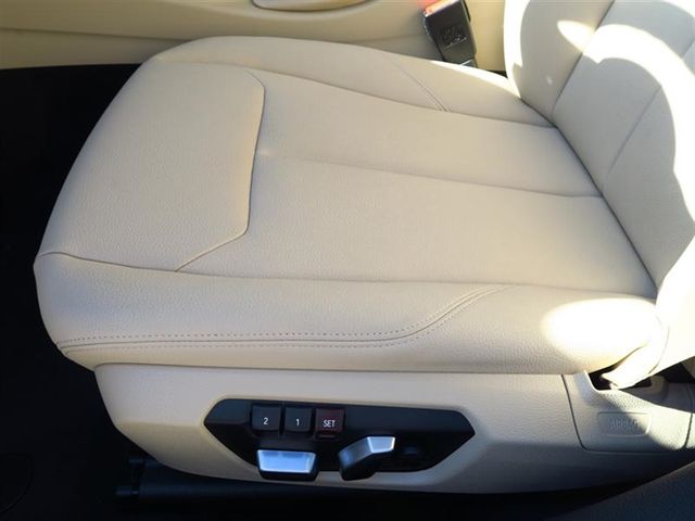 2017 BMW 3 Series 320i - 17046323 - 19