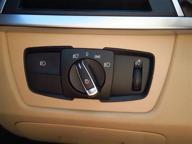 2017 BMW 3 Series 320i - 17046323 - 27