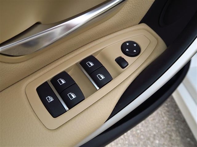 2017 BMW 3 Series 320i xDrive - 17042077 - 18