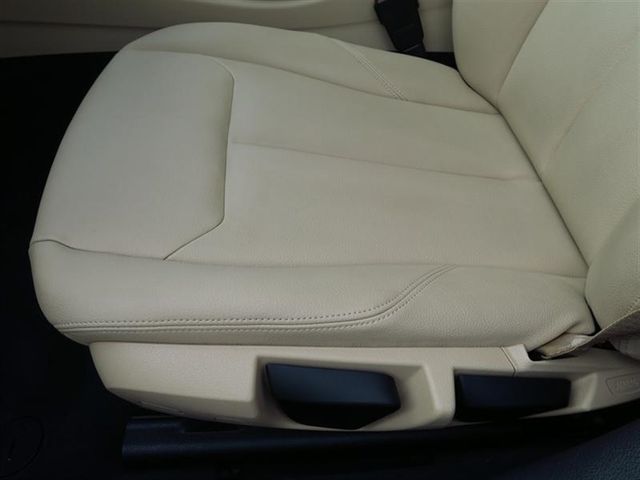 2017 BMW 3 Series 320i xDrive - 17042077 - 19