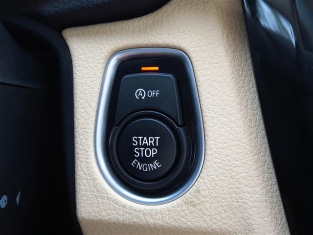 2017 BMW 3 Series 320i xDrive - 17042077 - 24