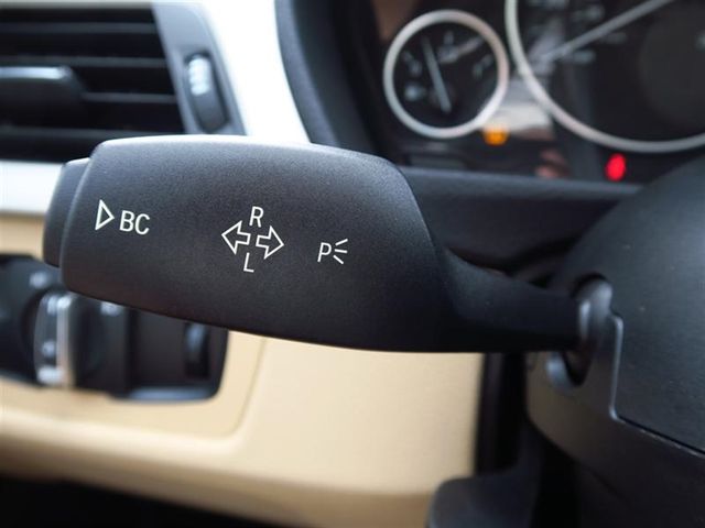 2017 BMW 3 Series 320i xDrive - 17042077 - 26