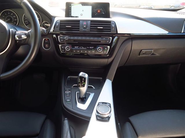 2017 BMW 3 Series 320i xDrive - 17042081 - 14