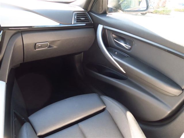 2017 BMW 3 Series 320i xDrive - 17042081 - 15