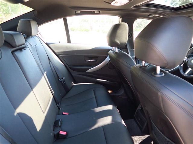2017 BMW 3 Series 320i xDrive - 17042081 - 16
