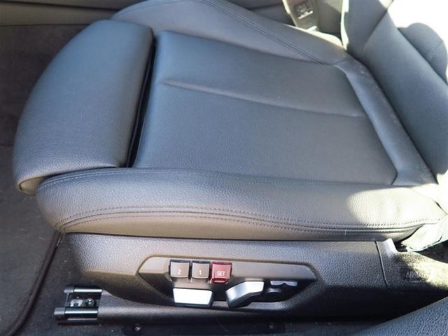 2017 BMW 3 Series 320i xDrive - 17042081 - 19