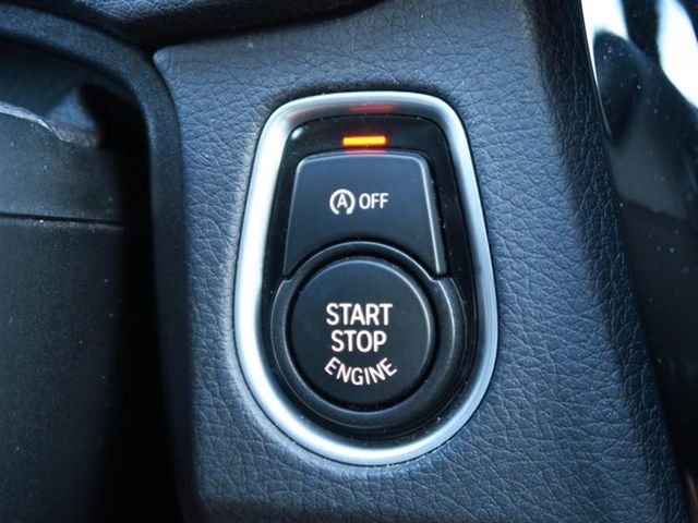 2017 BMW 3 Series 320i xDrive - 17042081 - 26