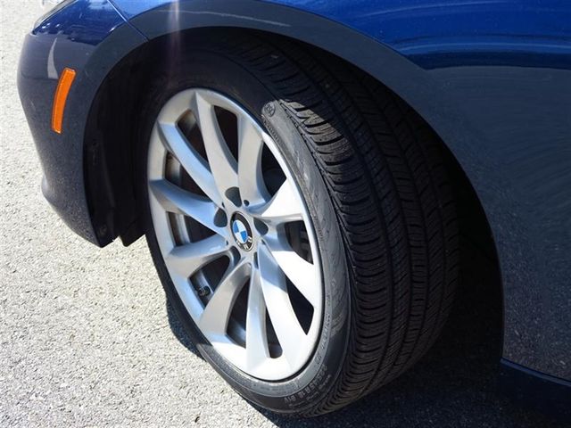 2017 BMW 3 Series 320i xDrive - 17042081 - 30