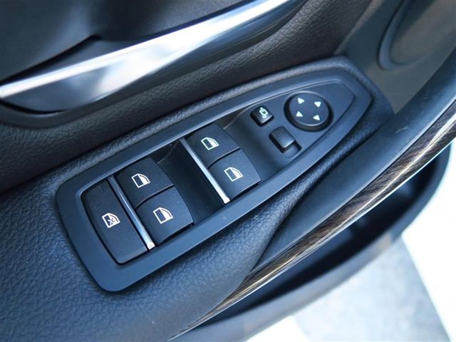 2017 BMW 3 Series 330i - 17037465 - 18