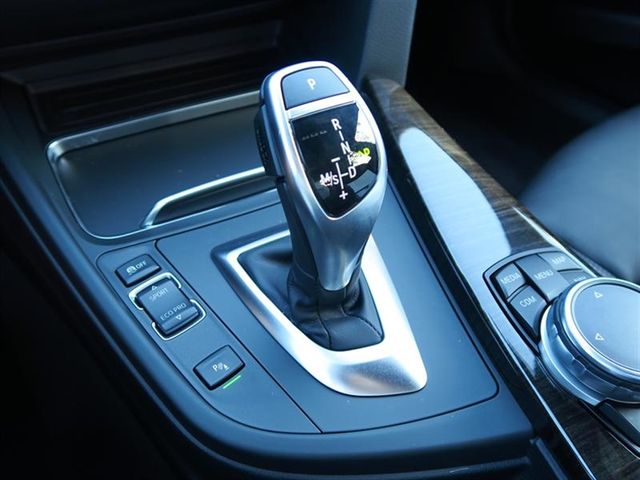 2017 BMW 3 Series 330i - 17037465 - 27