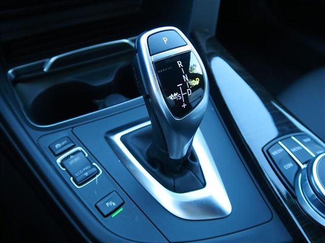 2017 BMW 3 Series 340i - 16998716 - 27