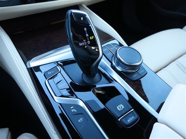 2017 BMW 5 Series 530i - 17003308 - 27