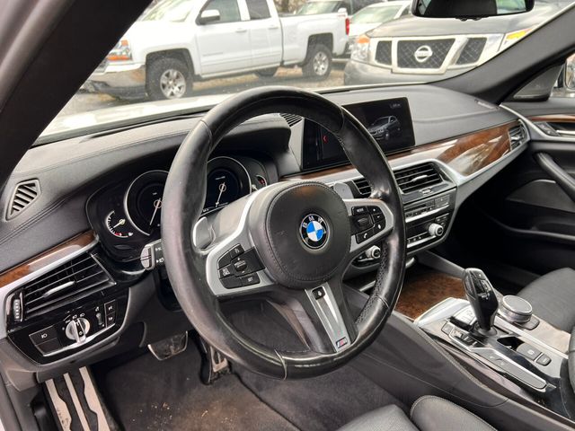 2017 BMW 5 Series AWD / xDRIVE / 540i - 21762354 - 7