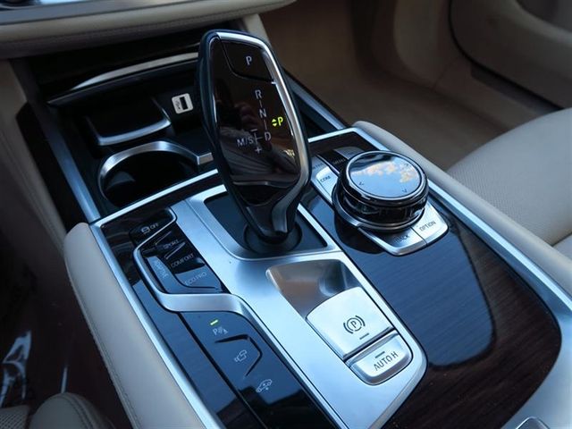 2017 BMW 7 Series 750i xDrive - 16918017 - 27