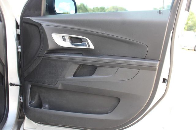 2017 Chevrolet Equinox FWD 4dr LS - 22912712 - 17