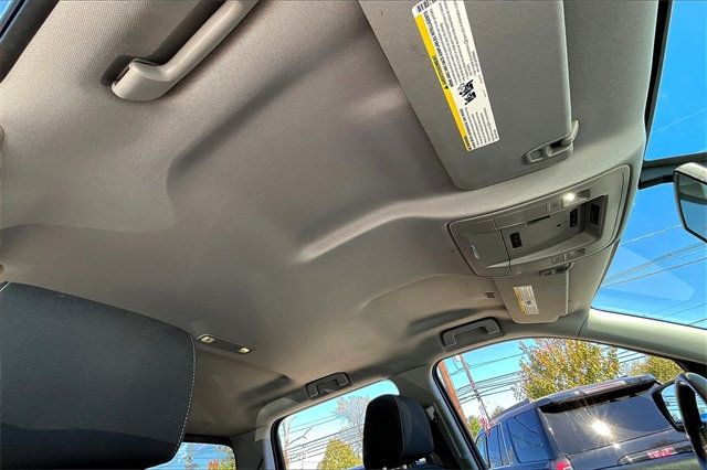 2017 Chevrolet Silverado 1500 4WD Crew Cab 143.5" LT w/1LT - 22921796 - 32