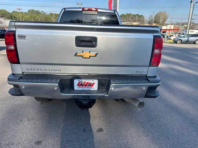 2017 Chevrolet Silverado 2500HD 4WD Crew Cab 153.7" LTZ - 22366598 - 3