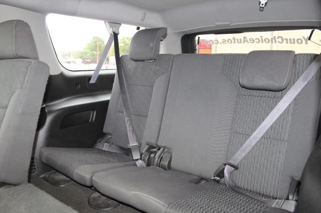 2017 Chevrolet Suburban 4WD 4dr 1500 LS - 22919935 - 17