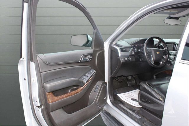 2017 Chevrolet Suburban 4WD 4dr 1500 LT - 22933747 - 9