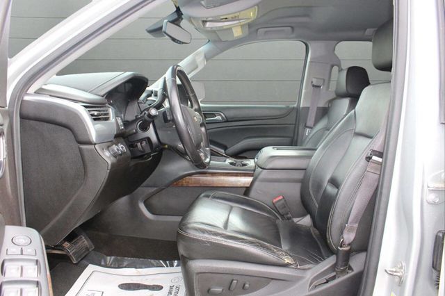 2017 Chevrolet Suburban 4WD 4dr 1500 LT - 22933747 - 11