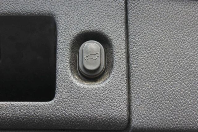 2017 Chevrolet Suburban 4WD 4dr 1500 LT - 22933747 - 16