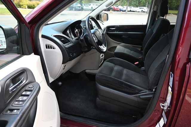 2017 Dodge Grand Caravan SE Plus Wagon - 22918876 - 12