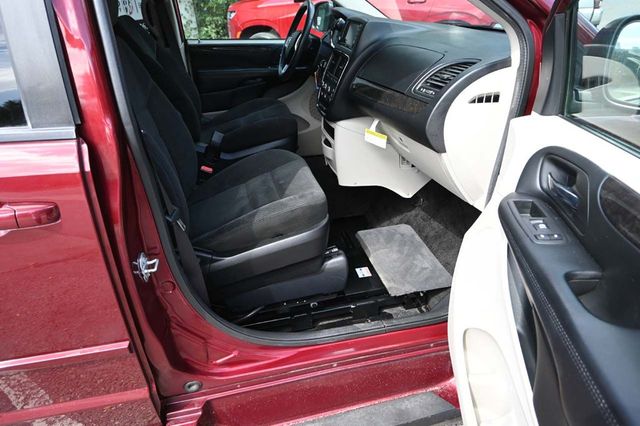 2017 Dodge Grand Caravan SE Plus Wagon - 22918876 - 14