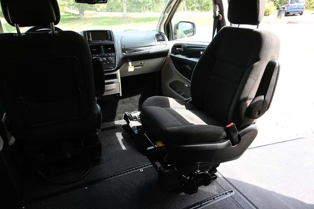 2017 Dodge Grand Caravan SE Plus Wagon - 22918876 - 22